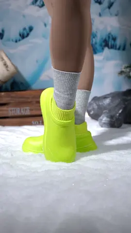 These are the perfect boots to wear in the snow!#backtoschool #dealsforyoudays #shoes #fashiontok #hallowee    