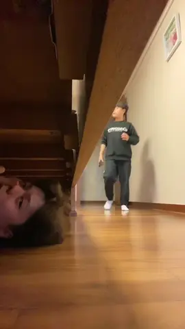 There’s someone under the bed!!  #scared #funny #scarecam #prank #funnyvideo