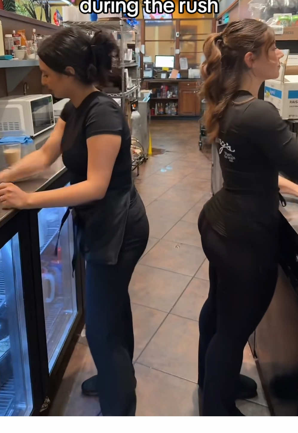 Nothing bonds you like surviving the dinner rush together ❤️ #fyp #ServerLife #RestaurantLife #WaitressLife #BehindTheScenes 
