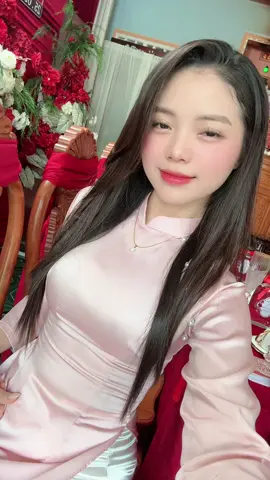 Ngoài kia đám cưới linh đình, bao giờ mới tới lượt mình đây anh😘#xuhuongtiktok #fy #Love 