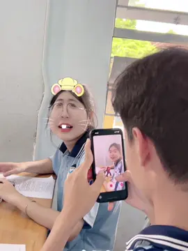 Quay lén bạn đang quay lén cr 😞 #a2vuotnganchonggai #xh #tiktokviral 