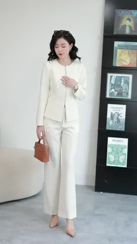 Từ phom dáng đến từng đường kim mũi chỉ, điểm nhấn lạ mắt - mọi chi tiết đều được chăm chút tỉ mỉ, mang đến một thiết kế chinh phục trái tim của nàng .#Ferríni #macdepmoingay #style #thoitrangnu 