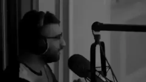 #انا احبه....بس للحين ما يدري شقد انا احبه