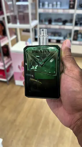 So I got to sample some designer fragrances today. @prada   May just be my best find of 2025! It’s very reminiscent of Victoria’s Secret, very sexy for him. A discontinued fragrance that I actually covet. Massa peeling but has a lot more refinement than people lead off to. Also @valentino.beauty new fragrance was actually really good too! I hate when people say designer fragrance is boring. There are a lot of nation Indie fragrances that are boring just as well if there’s a criteria.
