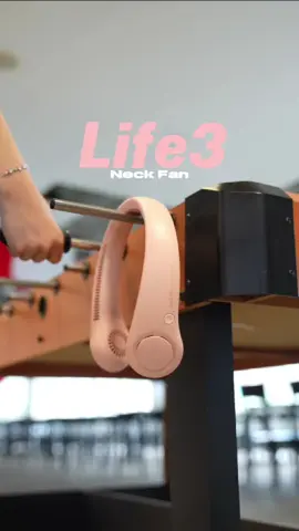 Tetap fresh, tetap stylish ✨ Neck Fan Life 3 bikin adem tanpa ganggu look kamu 💙 #Jisulife #Life3 #CoolEverywhere #NeckFan #handsfree #jisulifeindonesia 