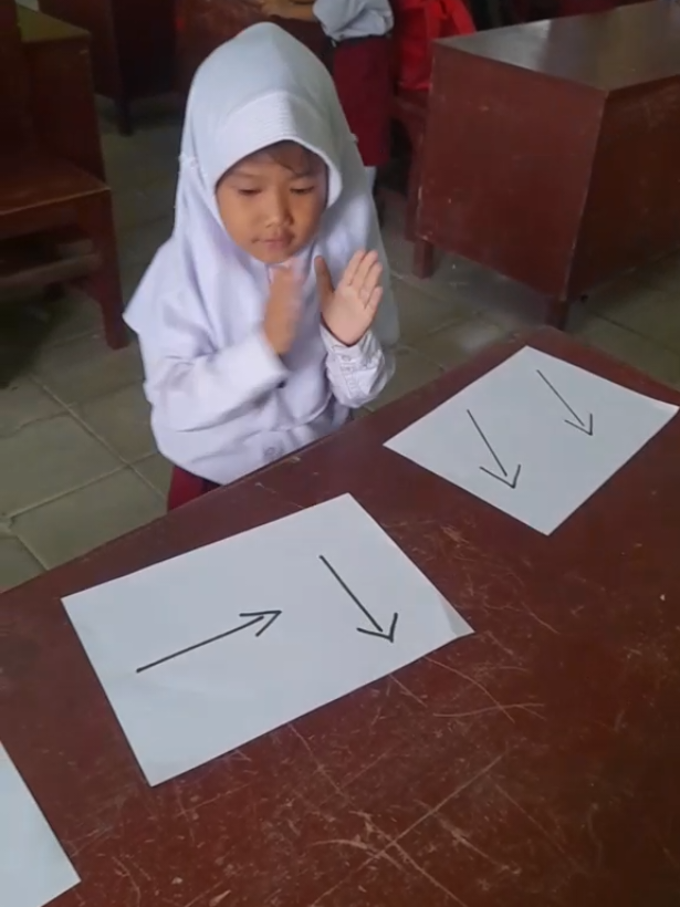 Ice breaking melatih konsentrasi kelas 1