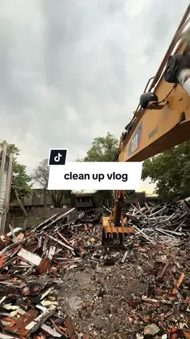 Little cat 315 action hehe #operator #demolition #heavyequipment #bluecollarfemale #work 