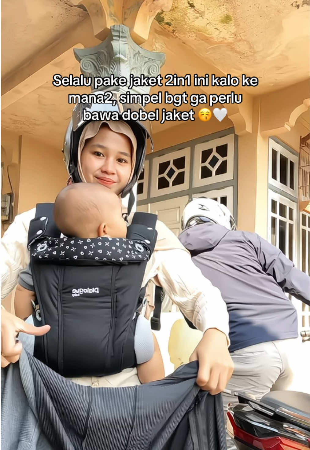 Cocok bgt buat naik motor adek ga kedinginan dan kepanasan 🫶🏻 #jaket2in1 #jaketonthego #jaketibudananak #jaketmalilkids 