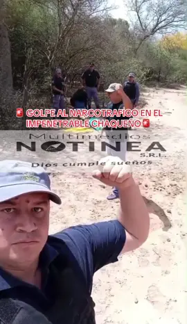 🚨 GOLPE AL NARCOTRAFICO EN EL IMPENETRABLE CHAQUEÑO🚨 En un operativo en Paraje Tres Pozos (El Sauzalito), la Policía del Chaco secuestró 11 panes de cocaína 🚔💥 y detuvo a un presunto narcotraficante. 👉 El procedimiento se realizó con apoyo de la División Patrulla Fluvial y forma parte de la inversión provincial en equipamiento para reforzar la seguridad en zonas de difícil acceso. #ElImpenetrable #Seguridad #Narcotráfico #TresPozos 