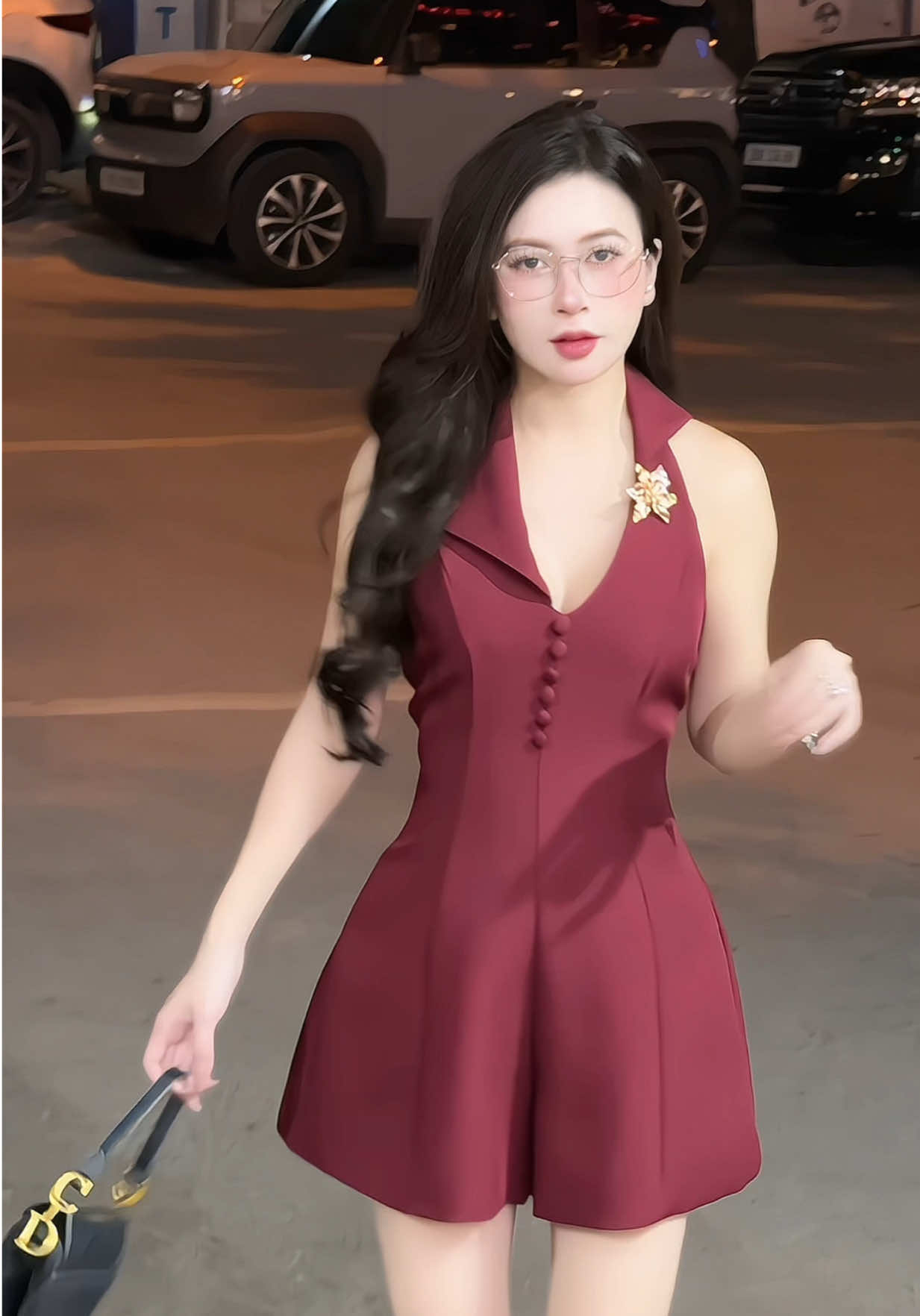 Chị e gu đơn giản mà sang ko thể bỏ qua jumsuit này 🥰 #xuhuong #lyna_vaythietke #jumsuit #thoitrangnu 