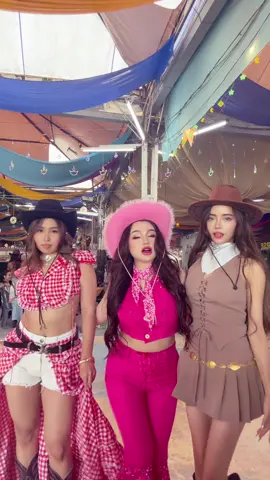 @IG : adriana.fareesha @cherriecandycandy  with the girls 😍