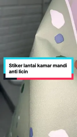 Stiker kamar mandi anti licin ,sudah bertekstur #stikerlantai #stikerkamarmandi #stikerantilicin #stikerantiair #dekorasikamarmandi 