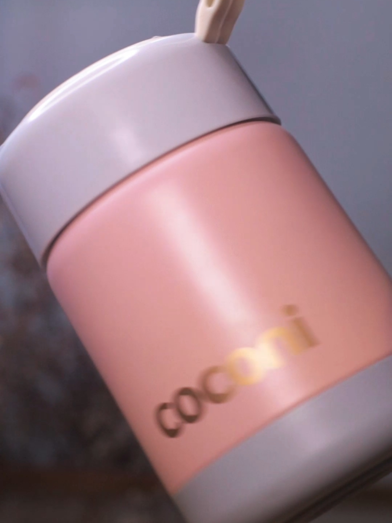 MPASI tetap hangat, Mommy tetap santai 💕  Coconi Thermal Food Jar = senjata rahasia supermom! Nggak perlu repot bawa banyak wadah, satu jar cukup. Praktis, stylish, dan tahan lama 🔥