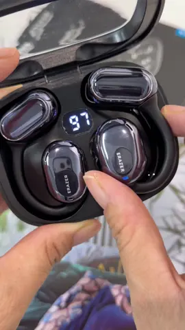 🔥🔥Earbuds works great Highly recommend this Ai wireless This earbuds awesome💕💕🥳  #earbudswireless  #headphonechallenge #hezeohonearecommended  #wirelessearbuds  #tiktokshopmademebuyit