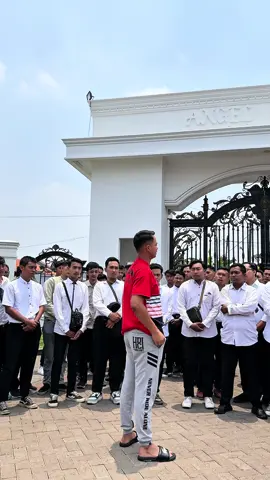 Sedang berusaha menjadi bos yg bisa memanusiakan manusia😭