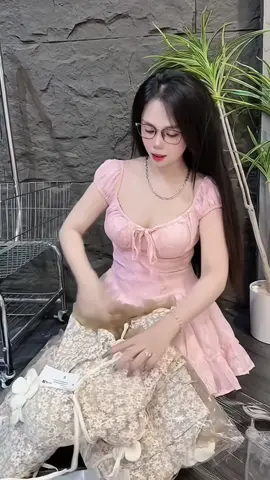 Q1-[HÀNG CÓ SẴN-TÙNG 4 LỚP XOÈ ren thêu hoa #damsangchanh #vay2dayxoebong #xuhuongtiktok #thoitrangnu 