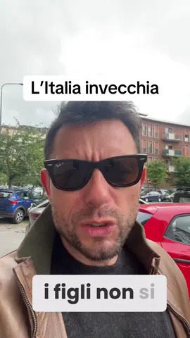 Parliamo di come in Italia fare figli sia diventato logisticamente ed economicamente una follia. Mancano case a prezzi accessibili, aiuti concreti, asili sufficienti, mutui abbordabili e stipendi dignitosi. Mentre i numeri della natalità crollano, la politica non sembra considerare la questione una priorità. Il sistema pensionistico è a rischio collasso e le città si svuotano, con i giovani che scappano e le disuguaglianze che crescono. Serve un cambio di rotta, con politiche concrete su lavoro, casa, famiglia e scuola, per evitare che l'Italia si avvii verso un futuro senza figli. #invecchiamento #denatalità #politicheperlamadrefamiglia #crisidemografica #futurodellItalia 