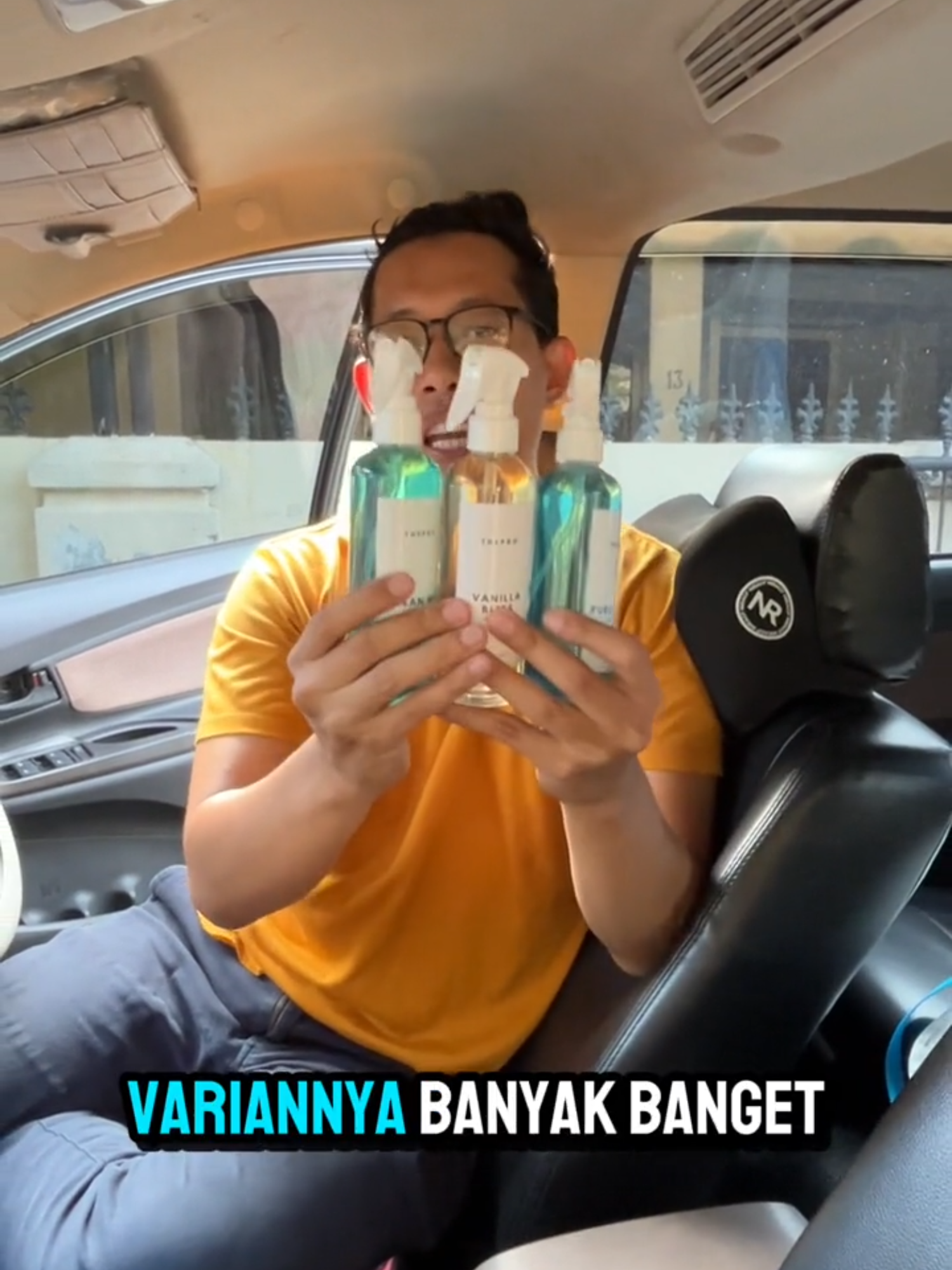 🌿 Cukup semprot Linen Spray ke jok, plafon, atau karpet mobil — langsung wangi fresh seperti masuk kamar hotel bintang lima! 💨 Wanginya lembut, gak menyengat, dan bikin kabin mobil lebih nyaman. Cocok banget buat kamu yang sering bawa penumpang atau anak kecil.#linenspray