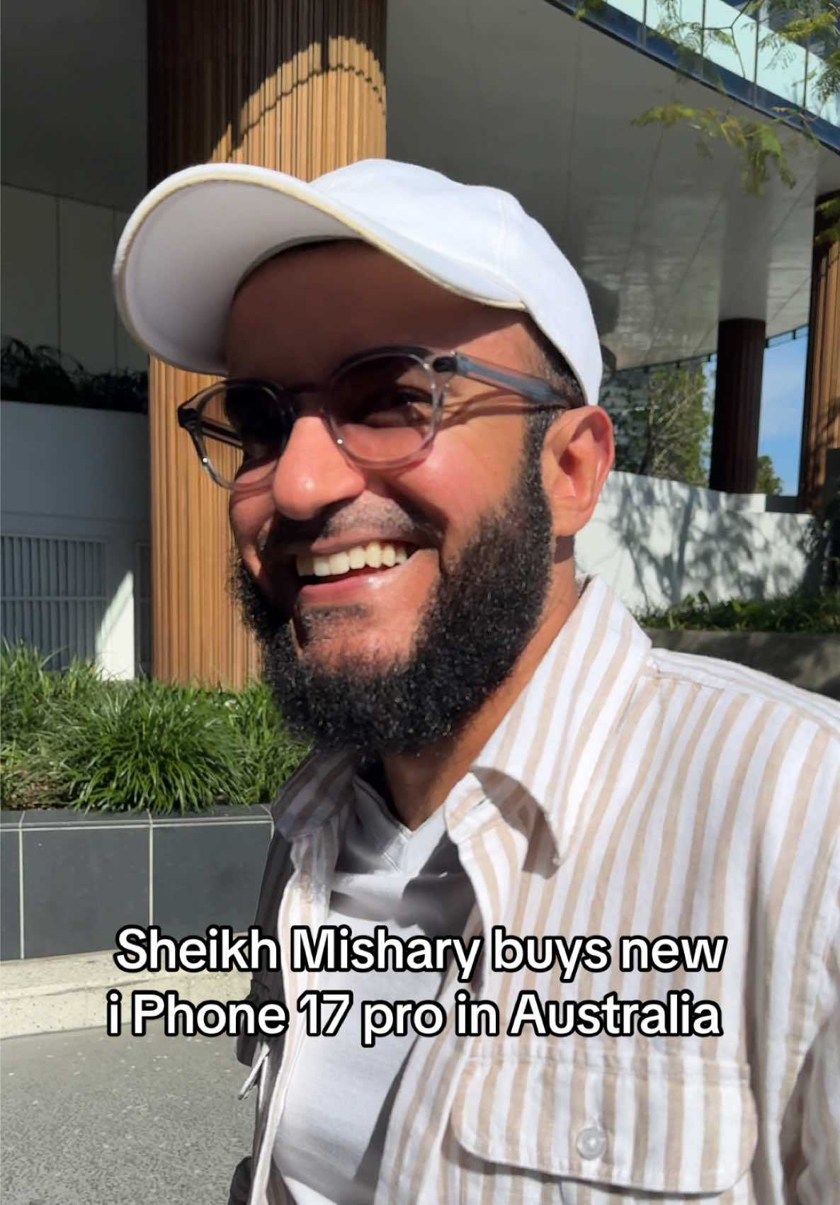 Did Mishary choose the right colour? 🍊 #iphone #sheikh #alafasy #australia #apple 