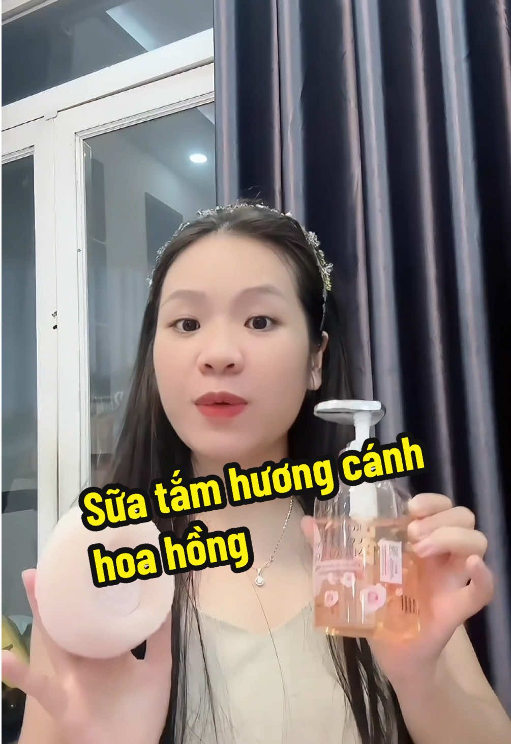 Sữa tắm hương cánh hoa thơm mà giúp làm sạch dưỡng sáng nữa nha mom  #ishine  #suatamhuongnuochoa  #suatam