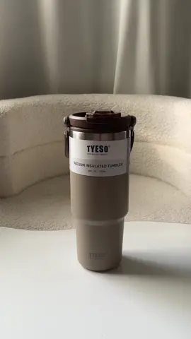 Hydration looks good on you. 💦✨Meet the TYESO Tumbler — your new everyday essential. #tyesotumbler #sipinstyle #staycoolanywhere 