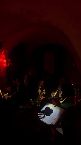 just a random wednesday in paris. #paris #jazz #club #cockstails #speakeasy 