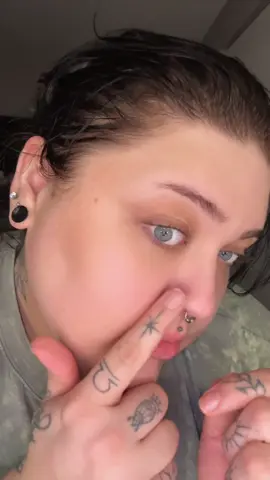 She’s subtle but super pretty #oufer #nosering #piercing #bodyjewelry 