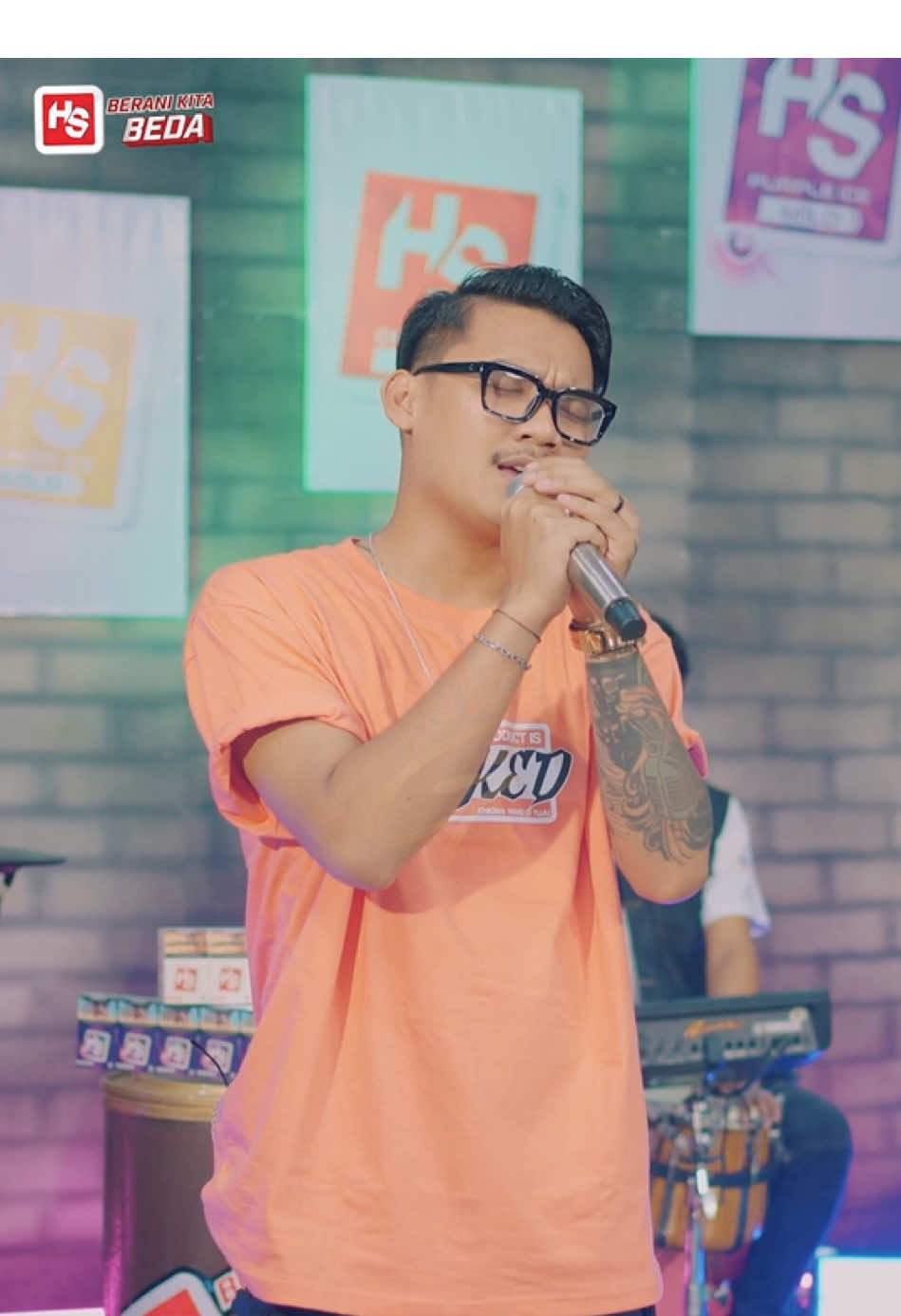 DUH LIRIK E KEKEPEN ROGOKU 😭 Sopo sing gelem tak Kekep cah? 🥹 Ojo lali ya Dino iki, Channel YouTube Gil’s Project ya cah 🫰🏻 25 September 2025 - Pukul 19.00 WIB NGUPAYAKNE - GILGA SAHID 🎶 #HSberanikitabeda #beranikitabeda #beranibedashow #hokyaselalu  #gilgasahid 