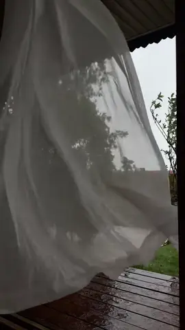 Trốn trong ngôi nhà nhỏ bé an toàn của mình trong mùa bão. #tiktok #chill #xuhuong #binhyen #mưa 