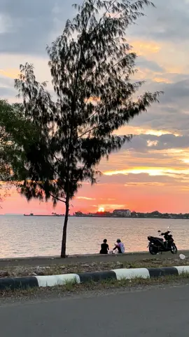 Mbak nya cantik tapi ke jauhan#kolakasulawesitenggara #kolaka #sanset #sansetvibes 