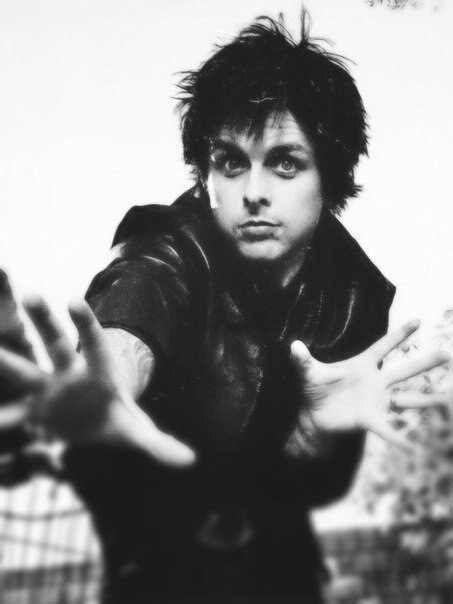 NOBODY LIKES YOU 💔 #greenday #billiejoearmstrong #kathleenhanna  #americanidoit #Homecoming  #nobodylikesyou #2000s #2004 #recording #recordingstudio #makingof  ##greendaytok  #omg #wow #lmao #comdey  #cute #hot #punkrock 