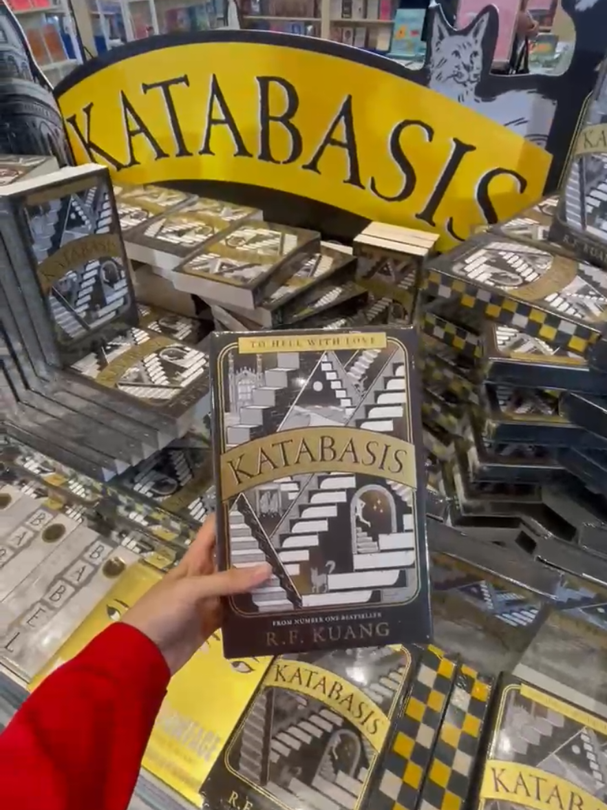 Katabasis 😎 siapa yg udah punya? #BookTok #rfkuang #katabasis 