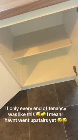 If only every end of tenancy was like this 😂🧽 I mean I havnt went upstairs yet 😅😅 so far so good !! Upstairs pending! ….