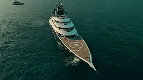 Billionaire life style..🗣️💸 Yacht: “KISMET” Price $360.000.000 Lange: 122m (400ft) By: Lürssen 🇩🇪