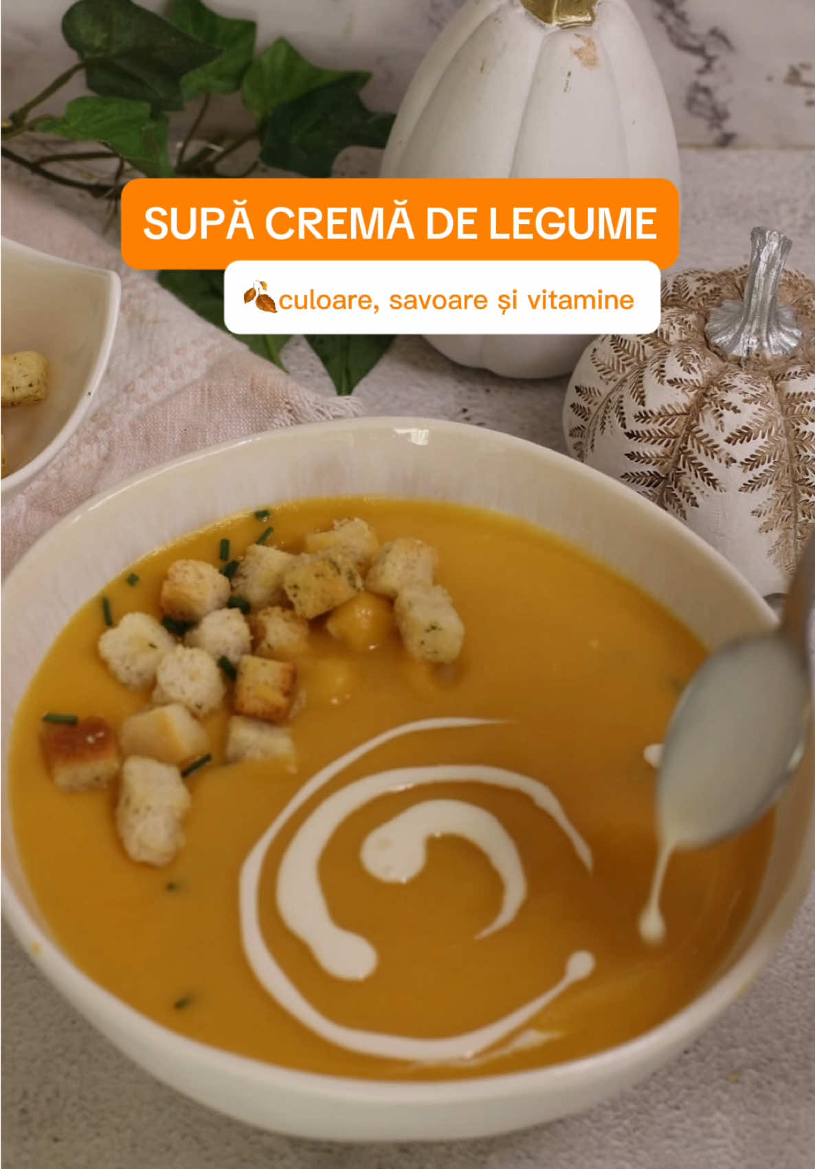 Mă găsești pe youtube cu rețete și meniuri gratuite ❤️ Supă cremă de legume 🥕🥦 – rapidă, sănătoasă și delicioasă!  🌱Perfectă pentru zilele reci sau când vrei o masă ușoară și reconfortantă. Ingrediente (4 porții): 	•	30 g ulei de măsline 	•	170-200 g ceapă/praz/șalotă 	•	700-800 g legume mix (morcovi, dovleac, cartof dulce, țelină, păstârnac, mazăre) 	•	750-850 ml apă caldă 	•	1 linguriță pastă de legume sau 1 cub concentrat 	•	1 linguriță sare Mod de preparare: 	1.	Călește ceapa și prazul în ulei. 	2.	Adaugă legumele, apa și condimentele. 	3.	Fierbe 20-25 min, apoi pasează totul cu blenderul vertical. 	4.	Servește cu crutoane sau smântână vegetală. Poftă bună! 💚🍵 ⸻ #retetesanatoase #larisachereches #supacrema #healthyrecipes #quickrecipes