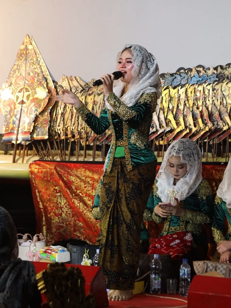 Sinden Cantik #kieekosuwaryo #sindenjawa #sindencantik #budayajawa #wayangkulit 