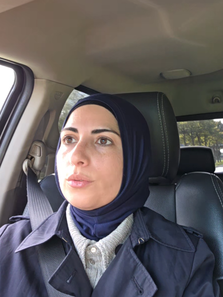 Nieuwe motto: Het is nou eenmaal zo.  Waar gaat dit heen?  Heeft 0 zin om te haten. Je verbruikt alleen maar je eigen energie ermee. Samenwerken is de enige optie wil je sterk staan. Verdwijnen alle moslims uit Nederland valt het allemaal in elkaar. Als je op sterven ligt en er komt een moslim doctor met hoofddoek je redden ga je zeggen stop maar? Wake up. Je wordt leeg beroofd van goede aarde. 