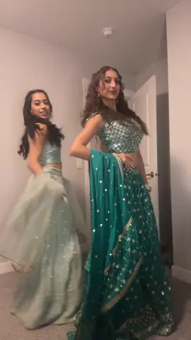 Get ready with us #trendingnow #viraltiktok #indiantiktok #bollywood #bipasha @Riya 