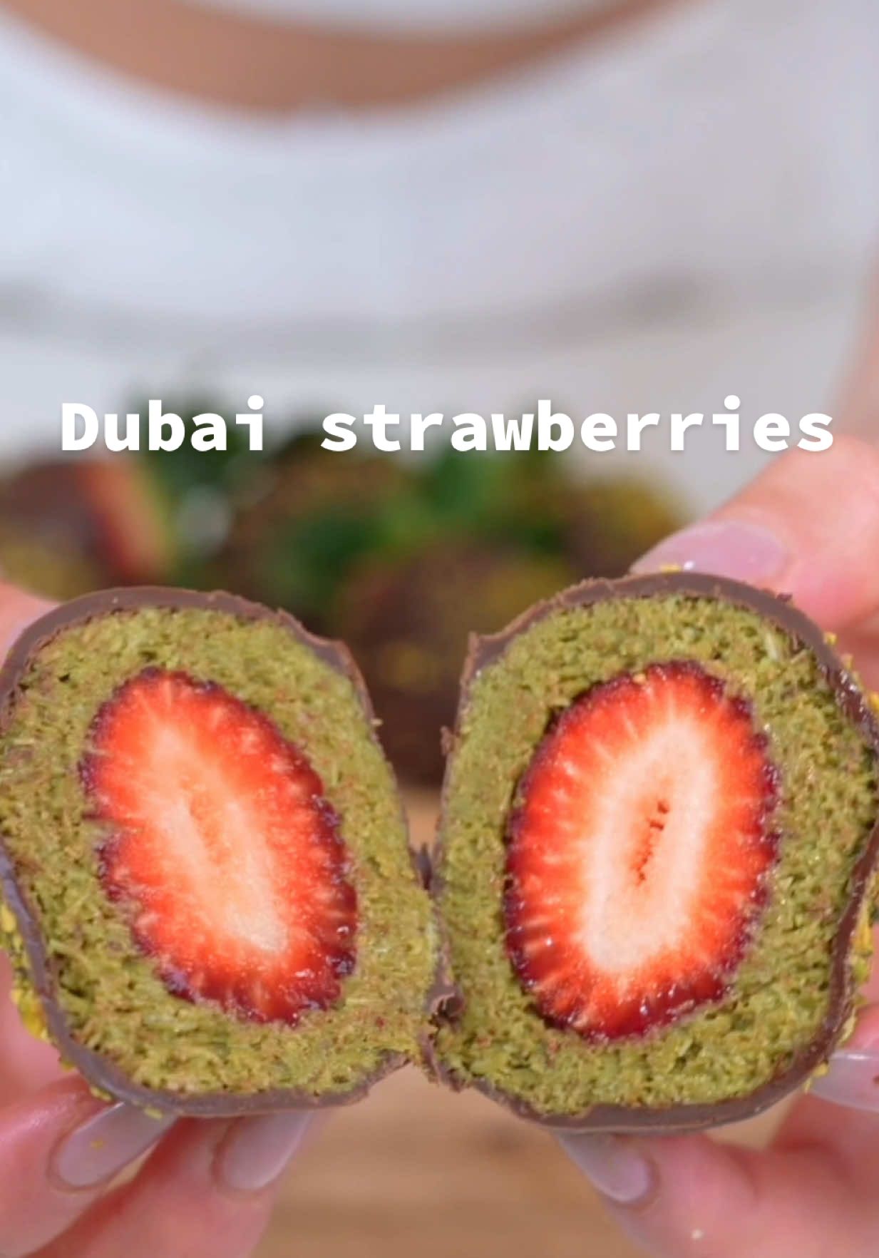 I can’t stop making Dubai chocolate someone save me 😫 4 INGREDIENT DUBAI CHOCOLATE STRAWBERRIES #pistachio #strawberries #Recipe 