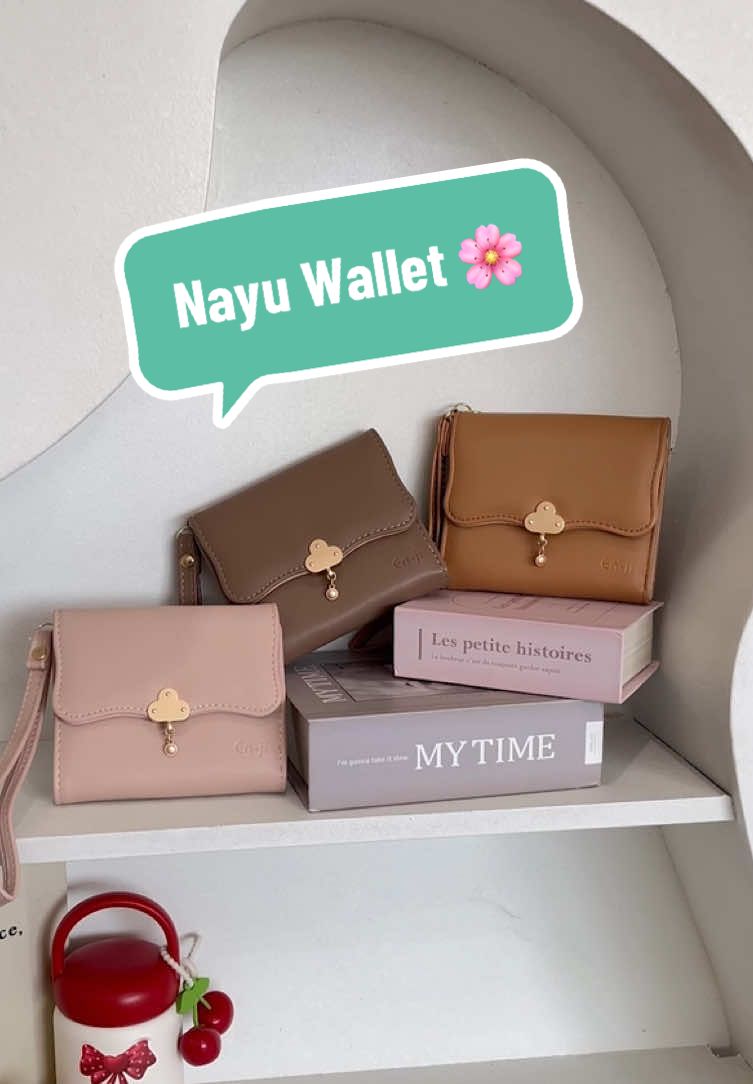 Hello to style in a petite form! Nayu Wallet brings soft hues, a minimalist design, and girly accents that make carrying your essentials feel both safe and stylish. It’s the must-have piece your ENJI bag’s been waiting for. Available color : Caramel, Nougat, Ballerinapink #TasWanita #Enjiid #TasKorea #Outfit #Enjiid 