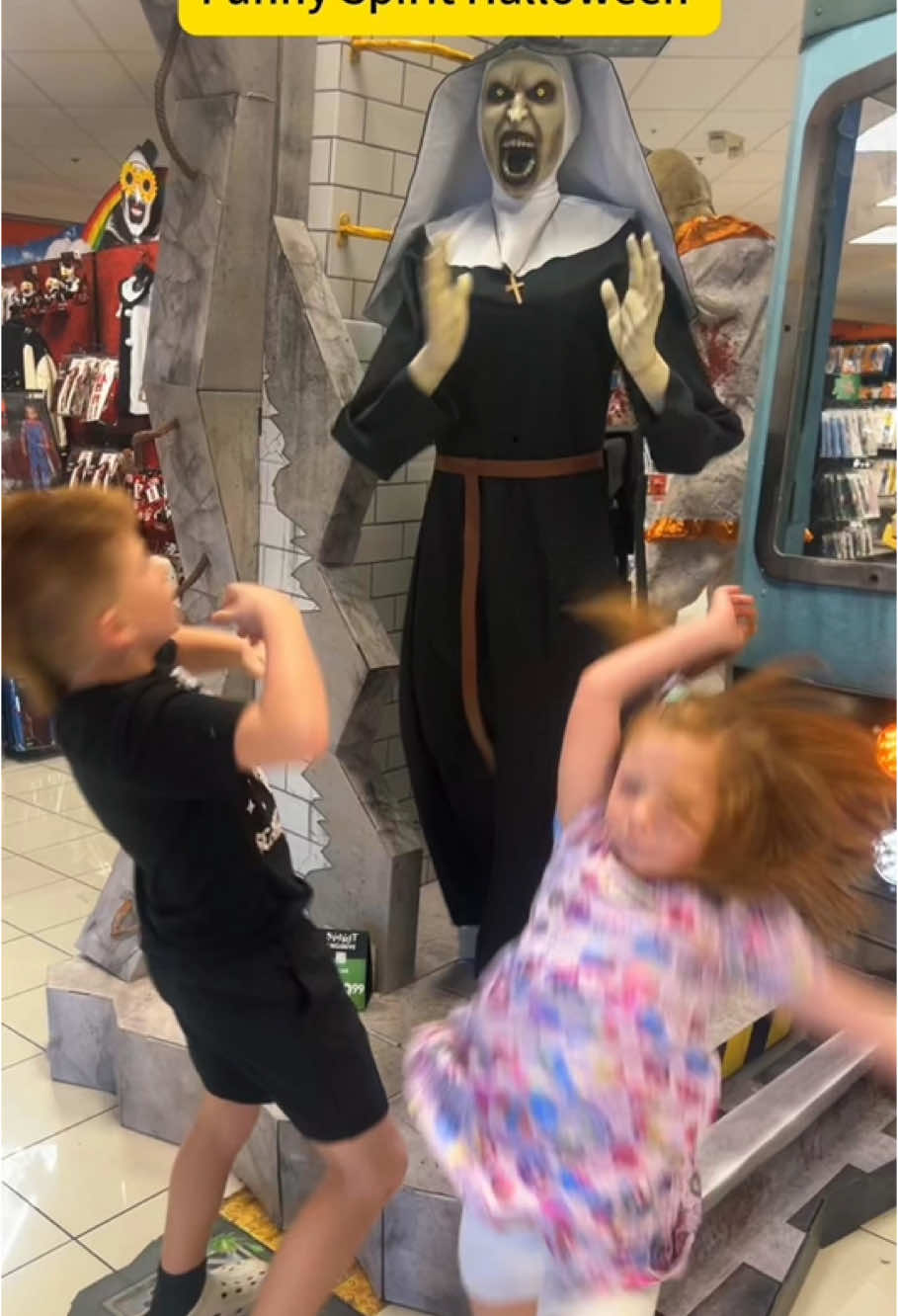 Funny Spirit Halloween 😂 #spirithalloween #halloween #scareprank #scarepeople #scared #scream #jumpscare #funnytiktok #funny #trynottolaugh #haha #fyp #fypシ゚viral