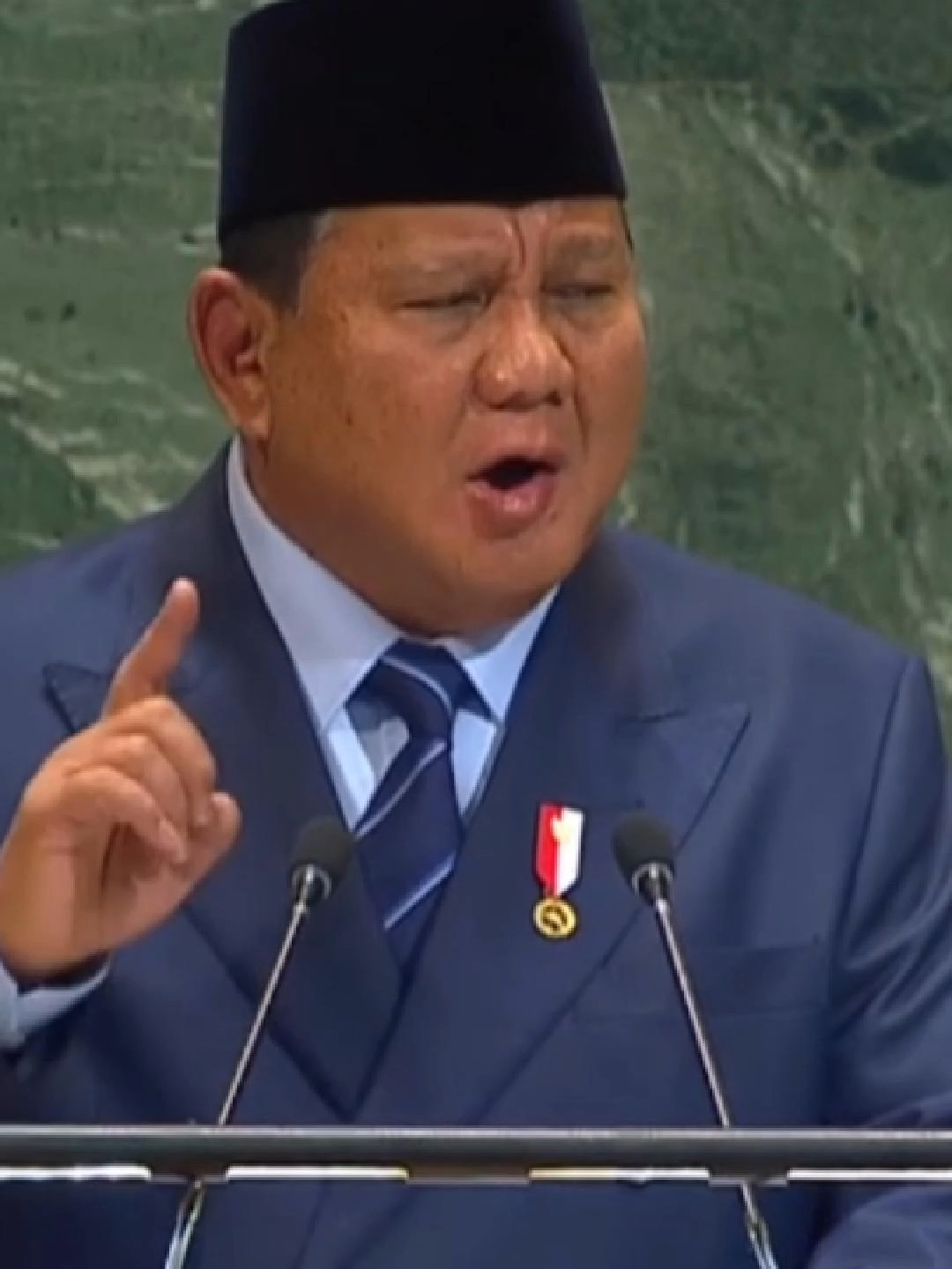 Pidato Presiden Prabowo di KTT PBB bikin podium sampai bergetar! 🌍🔥 Tegas, berwibawa, sekaligus bikin dunia terkesima!  #PrabowoSubianto #PidatoPrabowo #KTTPBB #PolitikGlobal #BeritaTerkini