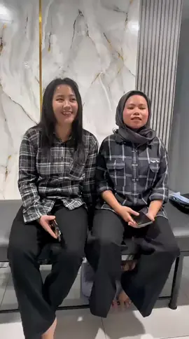 wajib dtg kesini.. tag keluarga,sahabat,teman dan pasangan kalian.. komentar dibawah jika ada yang ingin disampaikan.. follow untuk informasi terbaru.. share agar vidio bisa lebih menjangkau banyak orang..dan like supaya mimin lebih semangat #terapi #sarafkejepit #tulang #fyp #kretek 
