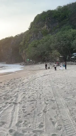 Viuw pemandangan Pntai goalangir 😍 INFO PENGINAPAN Admin Wa 083150476366 #fypシ゚viral #sansetgoalangir #pantaigoalangir #sawarnabeach 