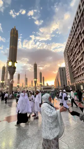 sunset dan sunrise terindah cm di madinah, take me back ya Allah🥹 #umrah #madinah #fyp #makkahmadinah🕋 