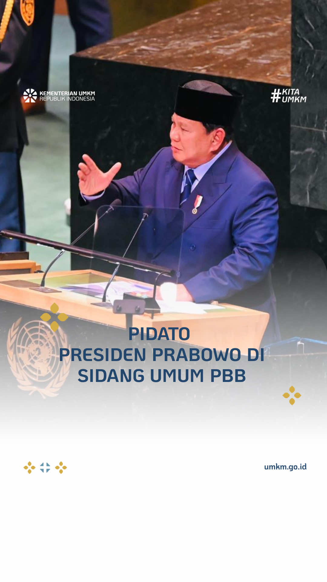 Pada Sidang Umum PBB ke-80 (23/9) di New York, Amerika Serikat, Presiden Republik Indonesia Prabowo Subianto menegaskan komitmen Indonesia menghadapi perubahan iklim dengan tindakan nyata, bukan sekadar slogan. Salah satu langkah konkret adalah pembangunan Giant Sea Wall sepanjang 480 km untuk menahan kenaikan air laut. Presiden RI juga menyampaikan bahwa Indonesia saat ini mencatat produksi beras dan cadangan gabah tertinggi dalam sejarah, sehingga siap melakukan ekspor, termasuk menyediakan beras untuk Palestina. Komitmen ini menjadi jalan untuk mengangkat rakyat dari kemiskinan sekaligus menjadikan Indonesia sebagai pusat solusi ketahanan pangan, energi, dan air.  #KitaUMKM #SapaUMKM