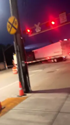 FULL VID everything else is on my insta (ya._sinn). #fypシ #fyp #fullvideo #train #truck 
