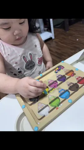 Makakalimot talaga si baby na mag screentime dahil dito. Matututo pa syang mgkaroon ng patience at learning sa pag-sort ng colors 😍✨     #kidstoys #kidseducationaltoys #kidslearning #busyboard #giftforkids 