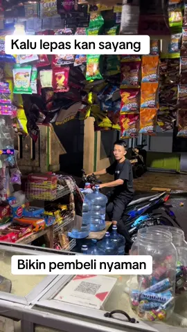 Buat yang jualan tapi blum punya QRIS. Rugi gak sih nolak pembeli trus . #warungsembako #INSTAQRIS  #pakaiqris 