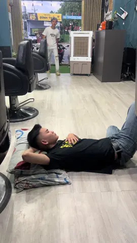 ngủ một xíu thôi  #barbershop #tocnamdep #xuhuongtiktok #xuhuong 